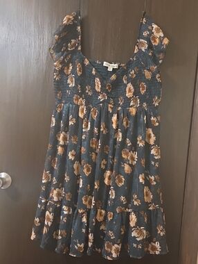 Charmed Hearts Floral Ruffle-Shoulder dress  green and Cream Blooms size XL